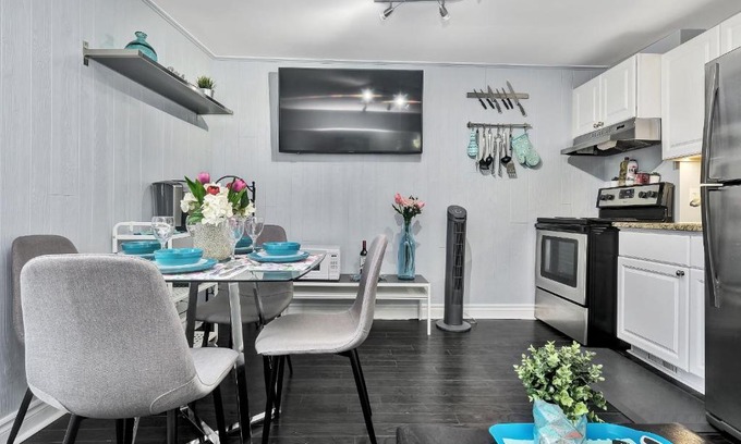 Centretown West Apartment | 2BR Apt with Netflix and Rooftop Terrace access