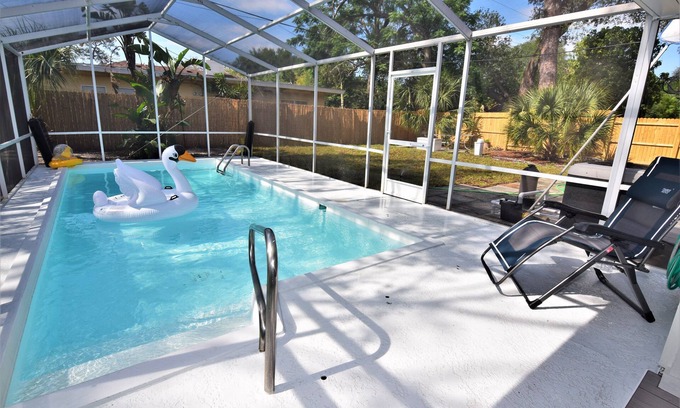 Paver Park House | 3 bedroom Home with Pool Near Downtown.