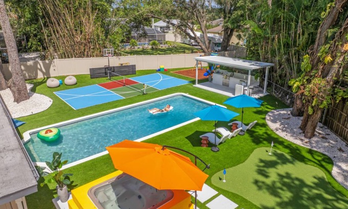 Bradenton House | 311 m² House ∙ 9 bedrooms ∙ 32 guests