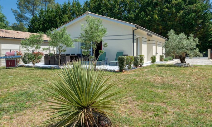Lesparre-Medoc Other | 80 m² Accommodation ∙ 2 bedrooms ∙ 4 guests