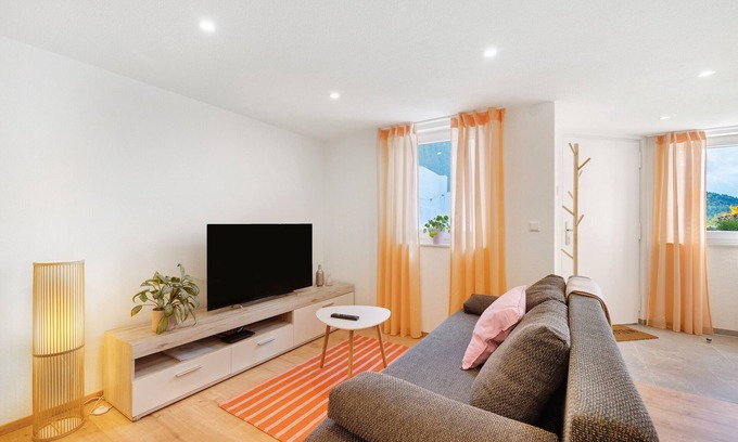 Gemarkung Tieringen Apartment | Apartment 'Apfelwiese' with Private Terrace, Private Garden and Wi-Fi