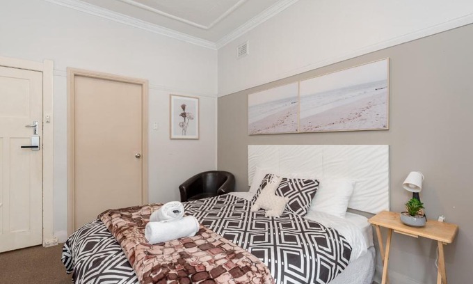 Mascot House | Boutique Private Suite 7 Min Walk to Sydney Domestic Airport - SHAREHOUSE