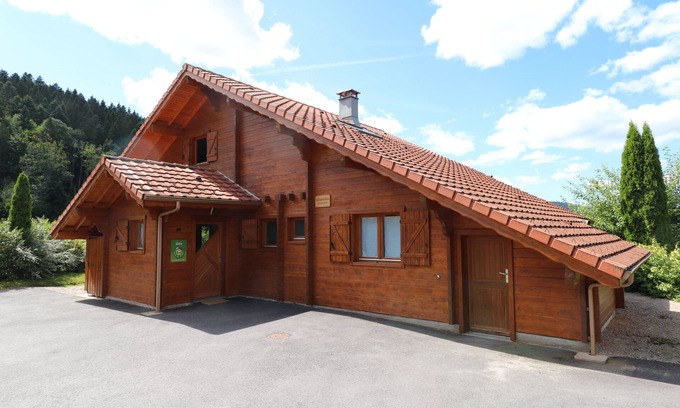 Xonrupt-Longemer Ski Chalet | Chalet Le Saut de Biche with Sauna, Balneo, Kamado