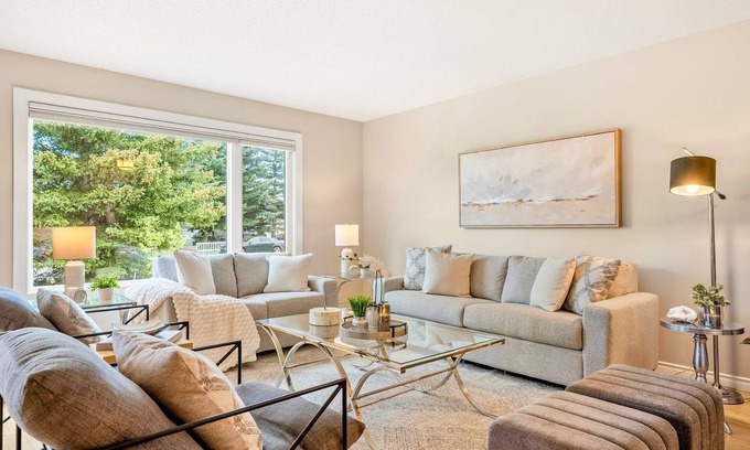 Northwest Calgary House | Luxury Family Home on the Bow - 5BR, Yard, more!