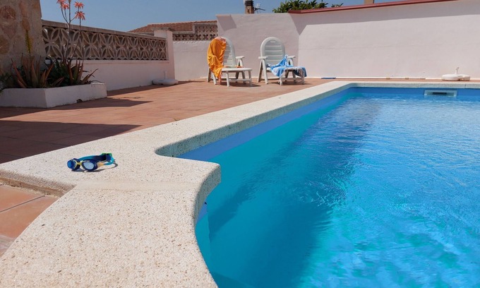 L'Escala Villa | Magnificent villa with private pool.