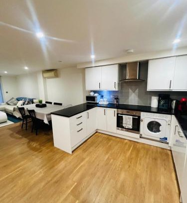 Lancaster Gate Apartment | Modern 2 Bed 2 Bath Apartment with outdoor space Hyde park