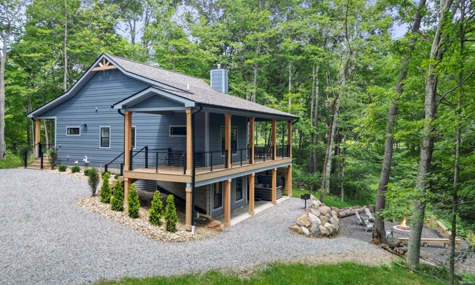 South Bloomingville Cabin | On The Rocks | Hocking Hills