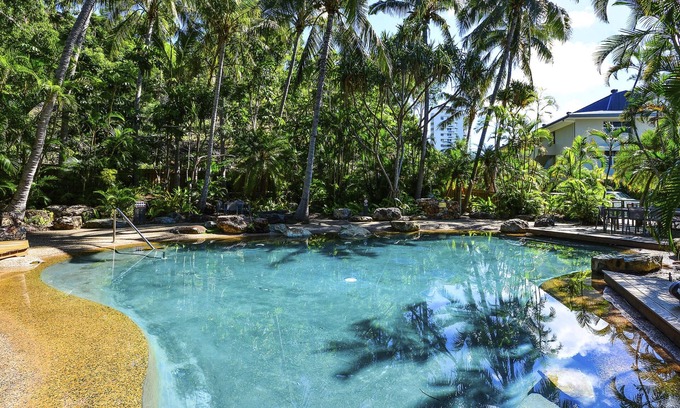 Hamilton Island Apartment | Poinciana Lodges -Ocean Views