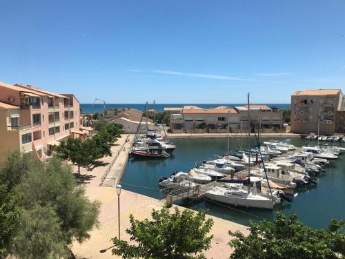 Frontignan Apartment | Superbe appartement avec vue sur la mer et port