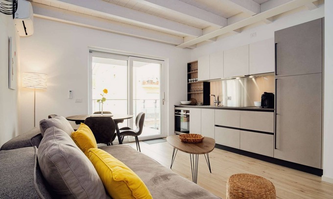 Bardolino Apartment | πVilla Luisa - Bella Casa π | Modern Elegance in the Heart of Bardolino