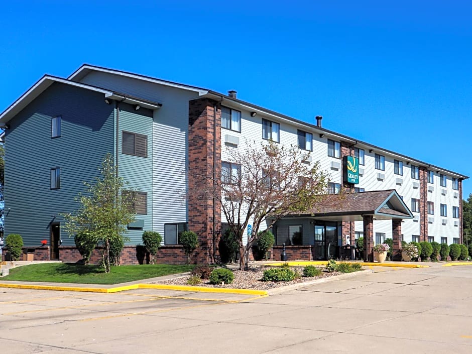 Bloomington Hotel | Quality Inn & Suites Bloomington I-55 and I-74