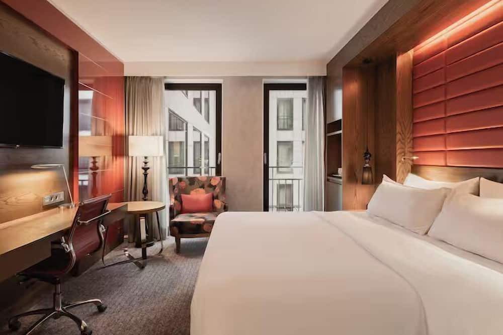 The Hague Center House | Where Every Stay is An Experience! 3 Spacious Units, Pet-friendly Property!