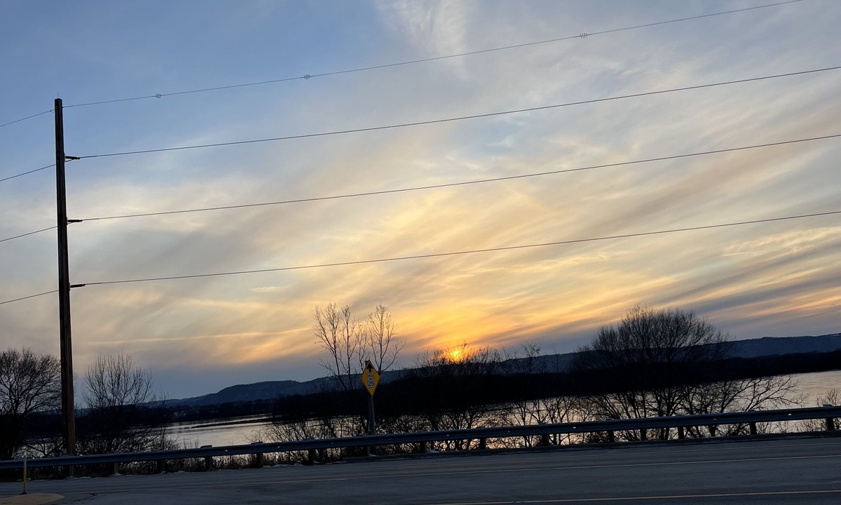 Onalaska House | Overlooking Lake Onalaska - Two full-size beds + bath in nostalgic motel