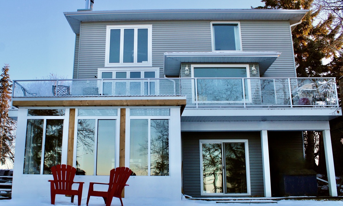 Rochon Sands House | Buffalo Lake Private Beach & Backyard KingBD