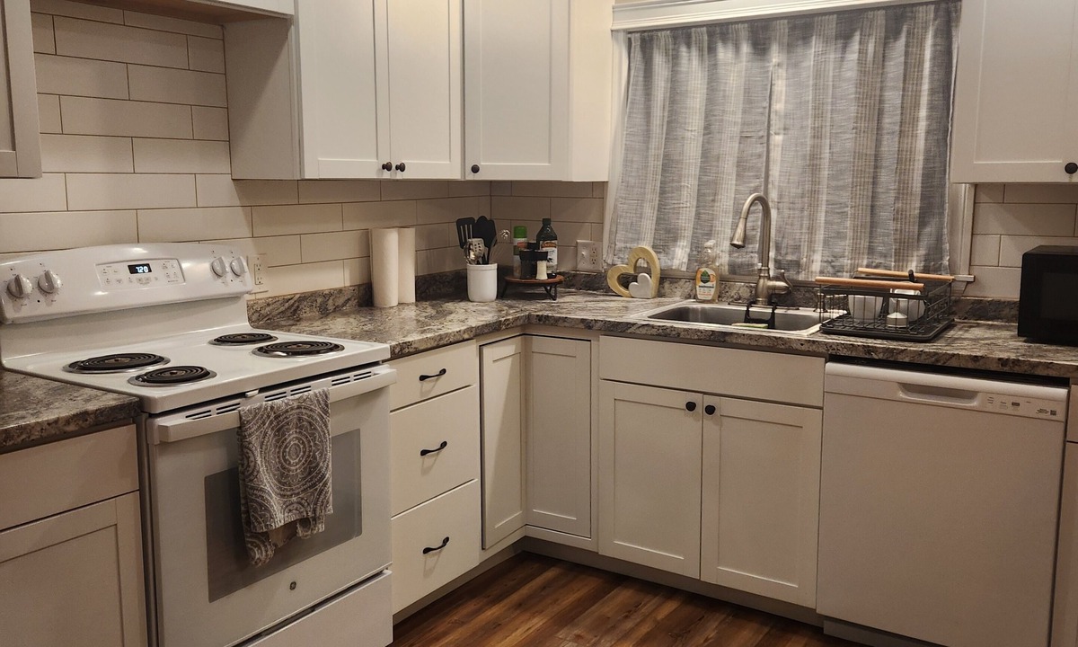 Midland House | Cozy Small Town Connect with Nature