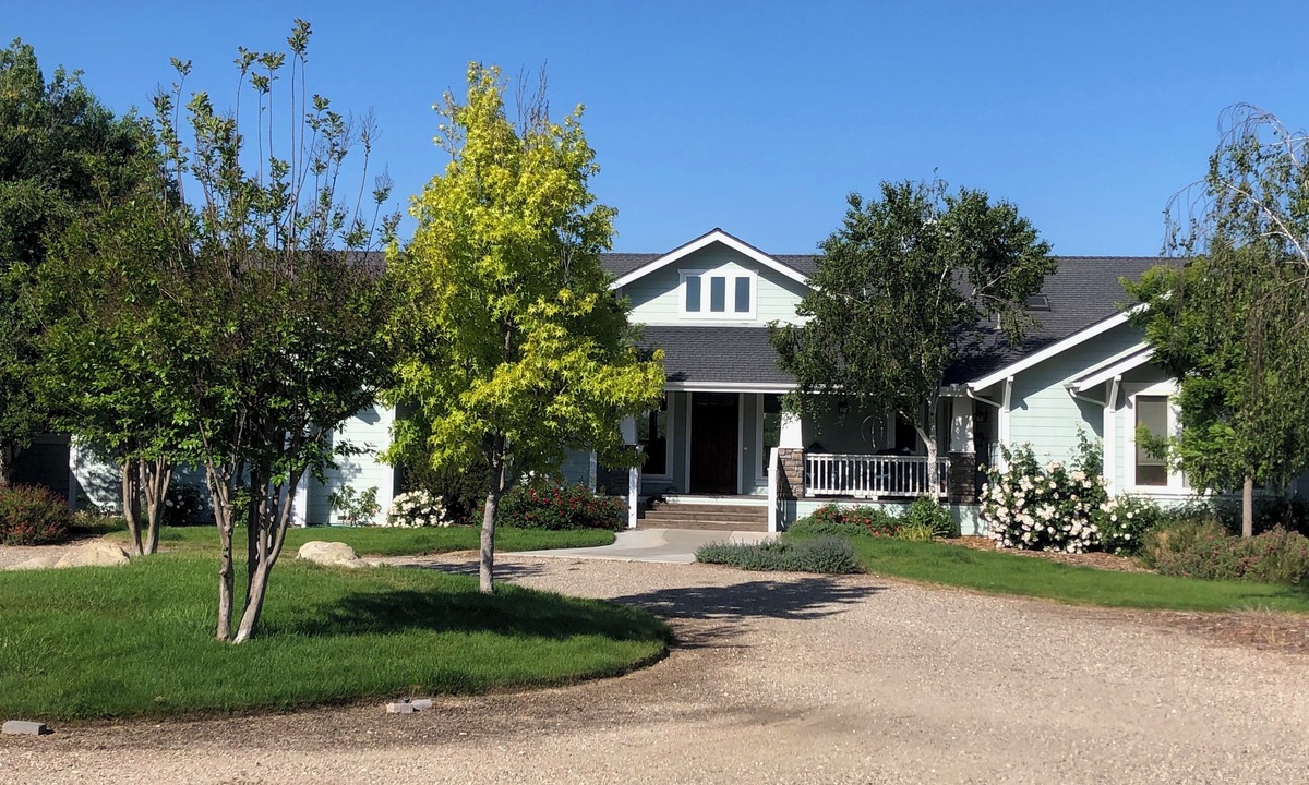 Santa Ynez House | 5-bedroom ranch house on 5 acres with Mountain views in adorable Santa Ynez