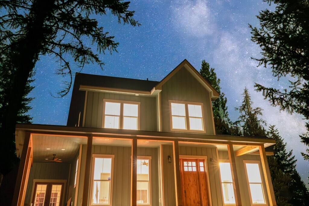 Harvard House | Cozy Escape at Moose Hollow