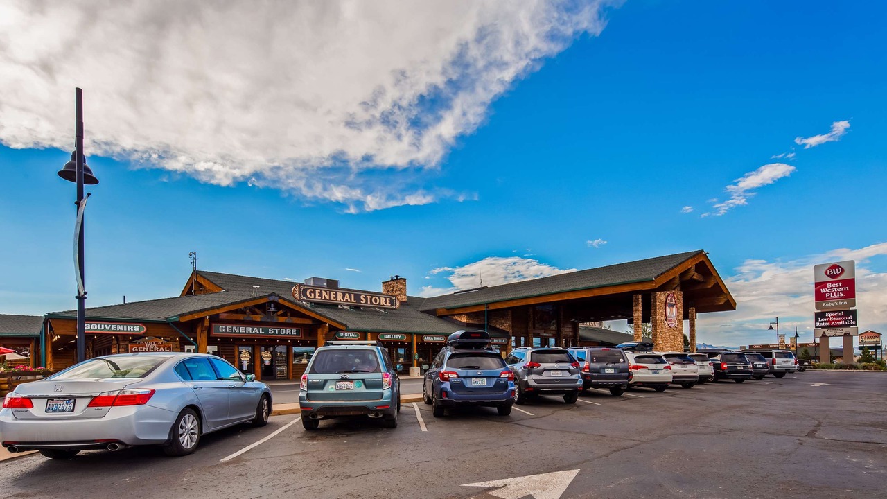 Photo of Buildings in Bryce Canyon