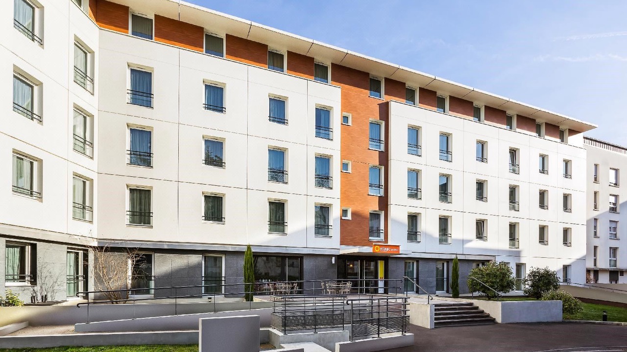 Photo of Buildings in Chateaudun-Bannier