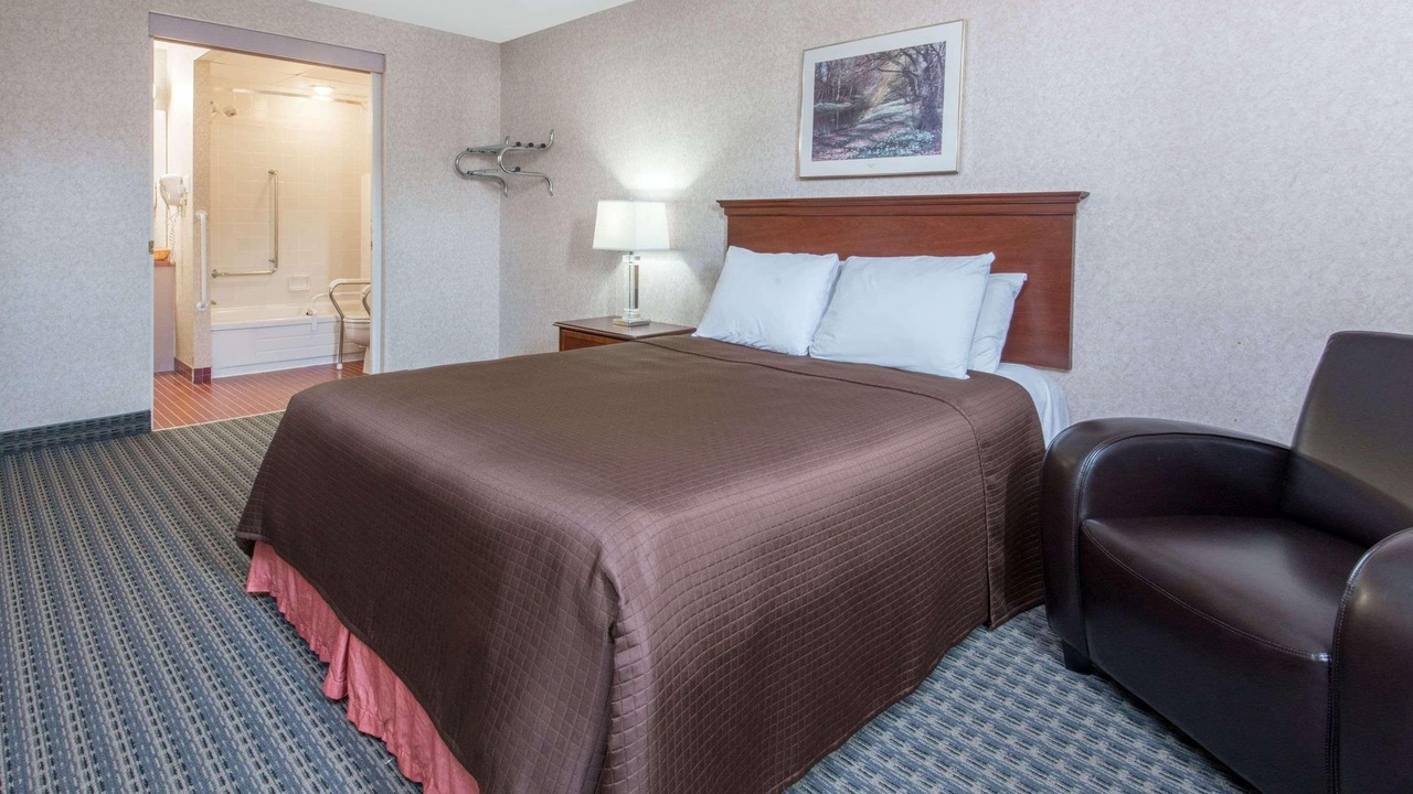 Photo of Bedroom in Gravenhurst