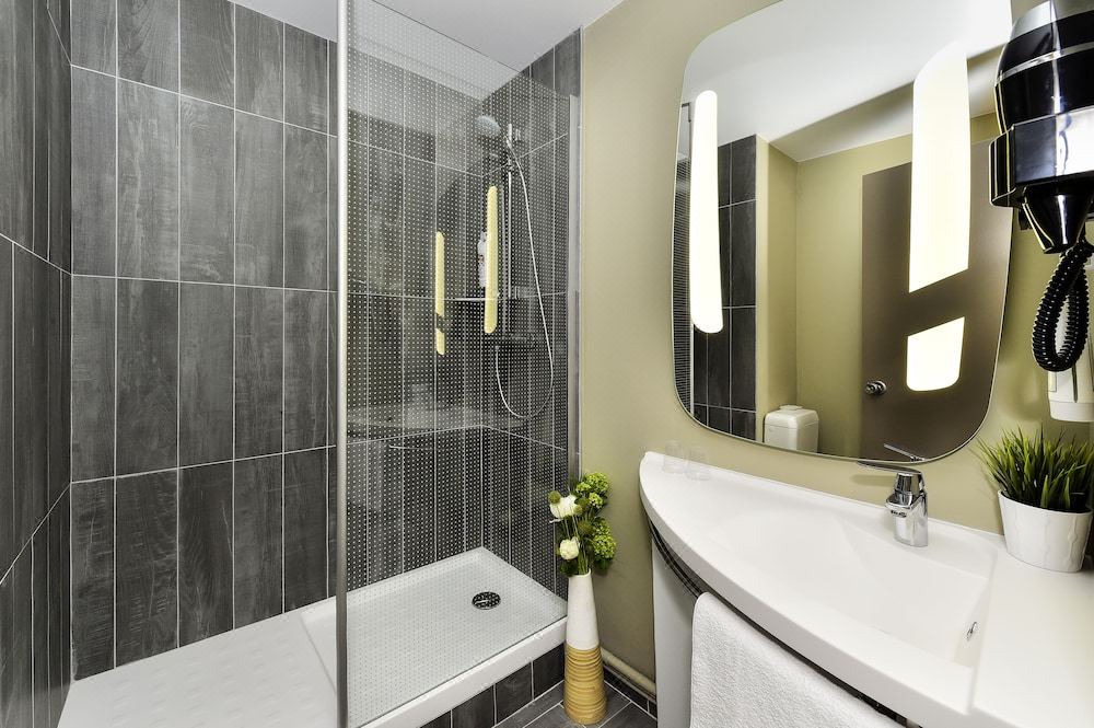 Photo of Bathroom in Faubourg-Raines