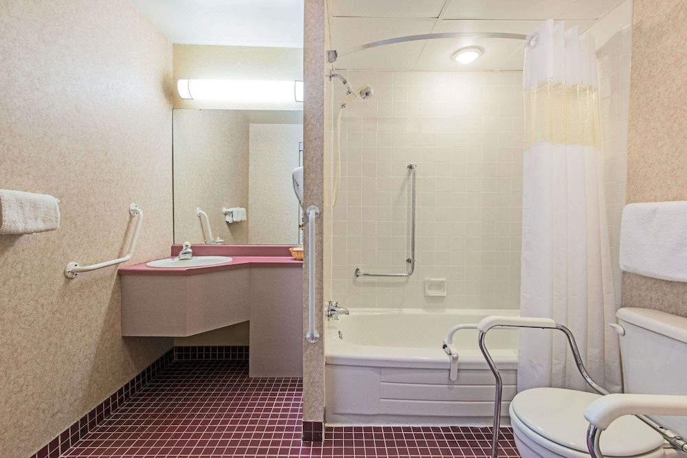 Photo of Bathroom in Gravenhurst