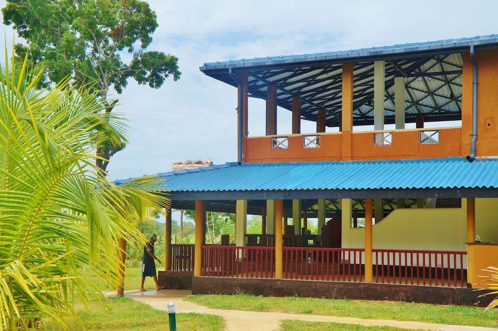Photo of Buildings in Inamaluwa