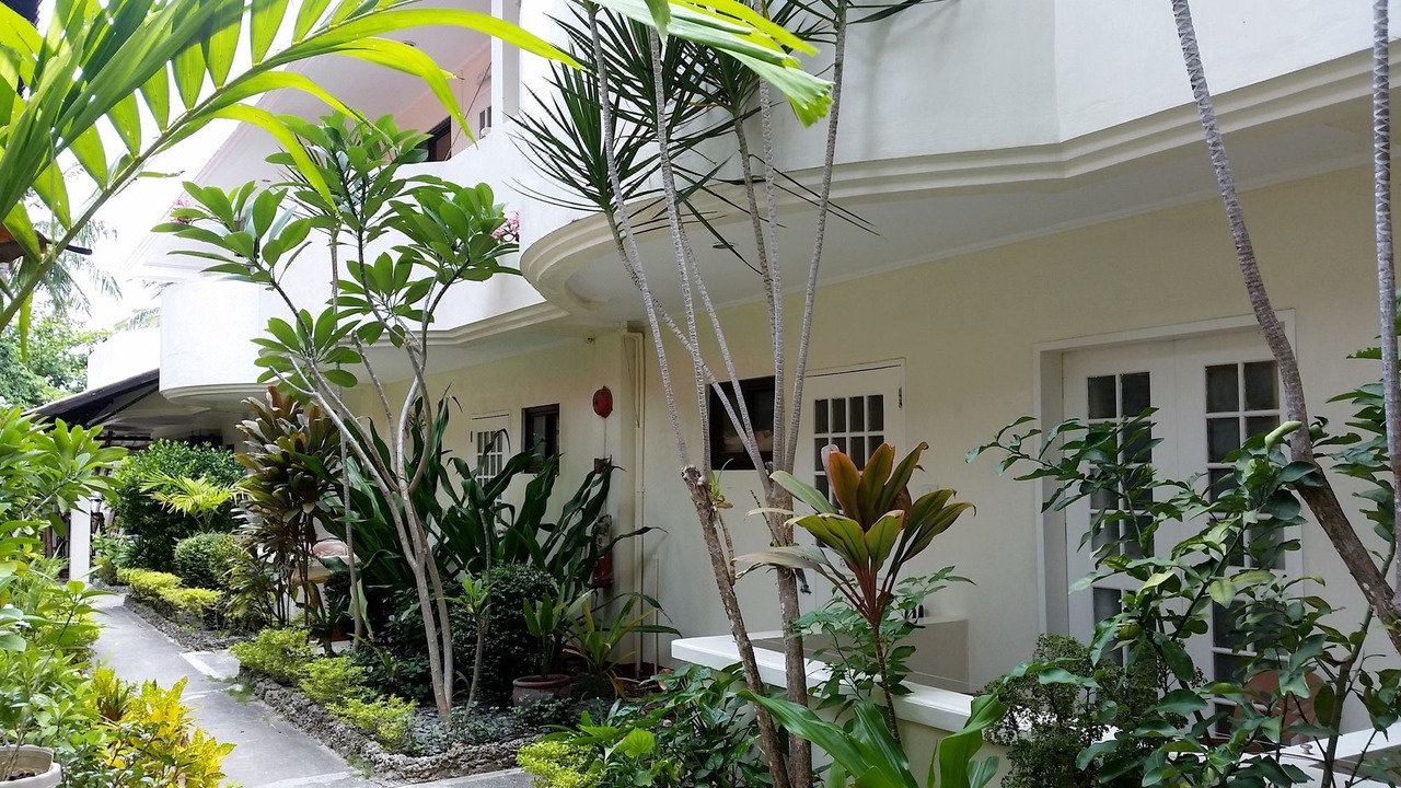 Photo of Buildings in Manoc-Manoc