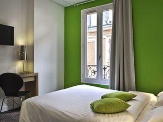 Photo of Bedroom in Suresnes