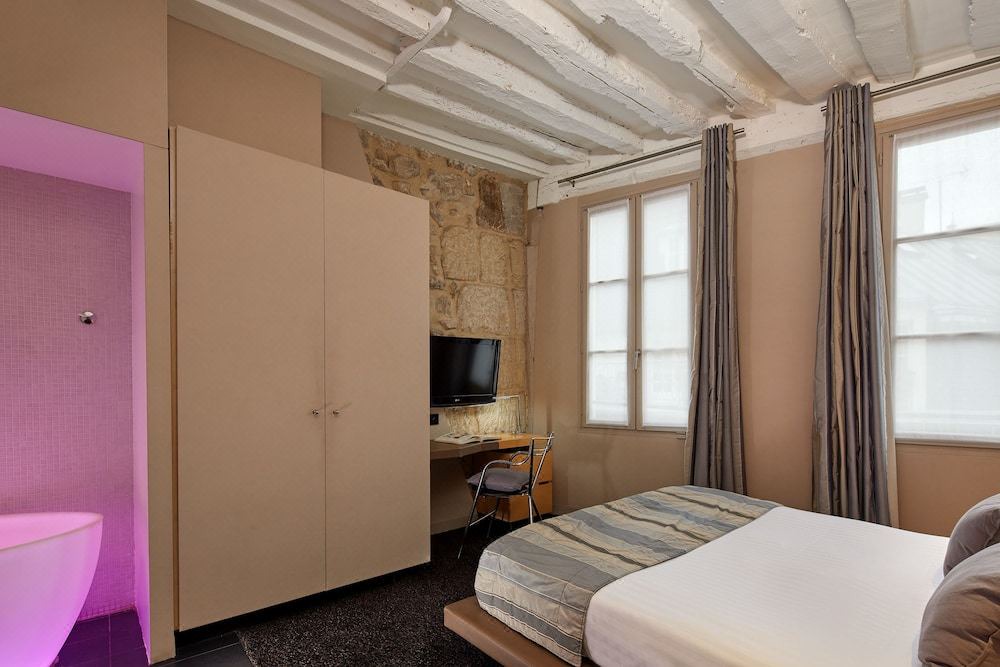 Photo of Bedroom in Latin
