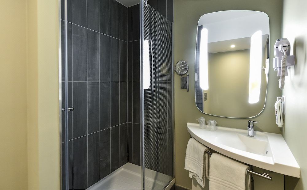 Photo of Bathroom in Faubourg-Raines