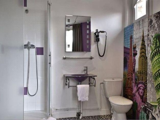 Photo of Bathroom in Suresnes