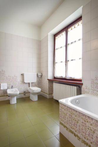 Photo of Bathroom in Peri