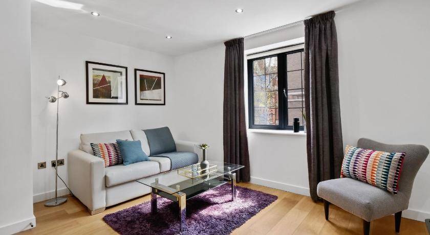Photo of Livingroom in Tower Hill