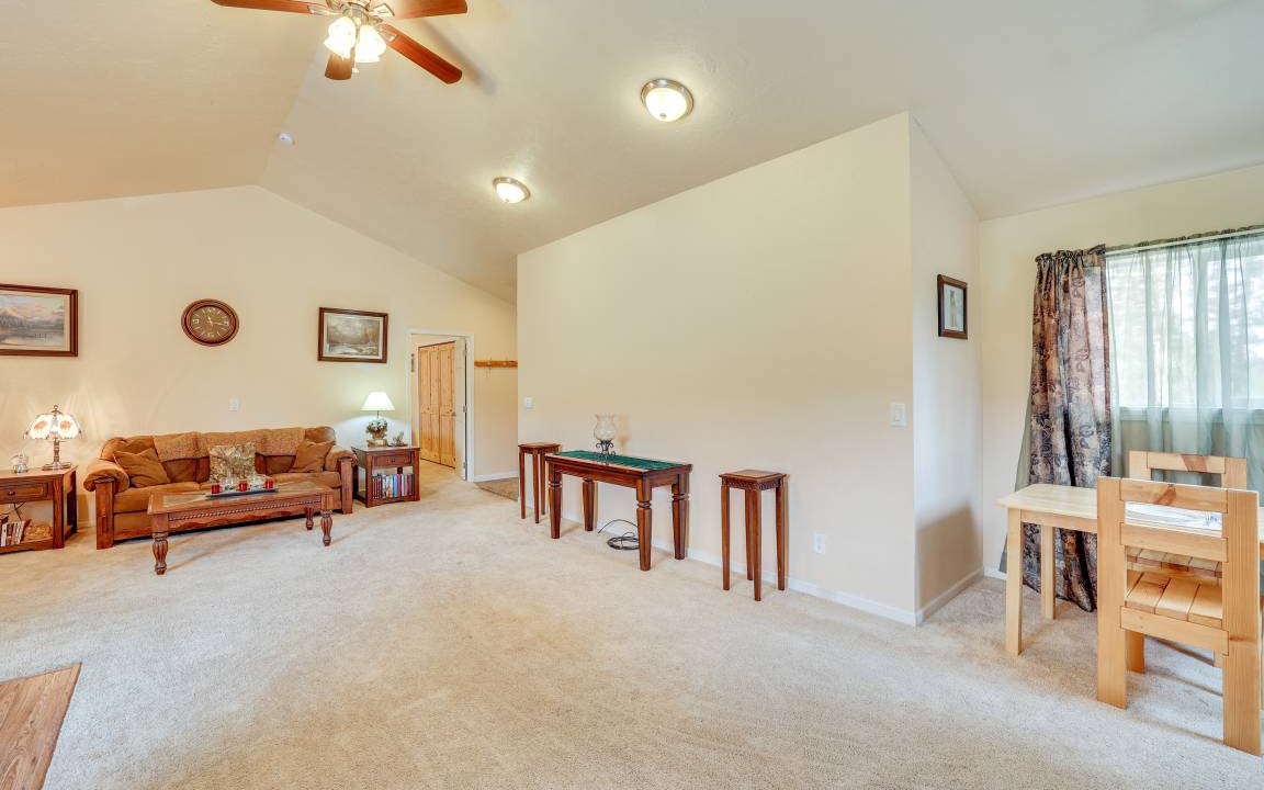 Photo of Livingroom in Stites