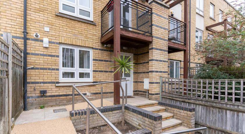 Photo of Patio Balcony in Island Gardens