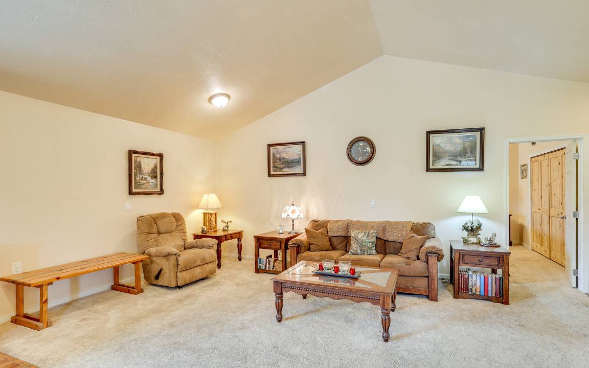 Photo of Livingroom in Stites