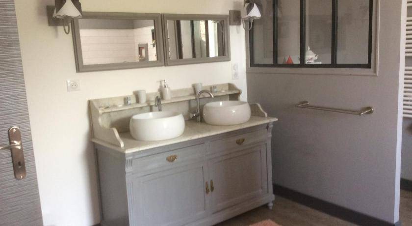 Photo of Bathroom in Gensac-la-Pallue