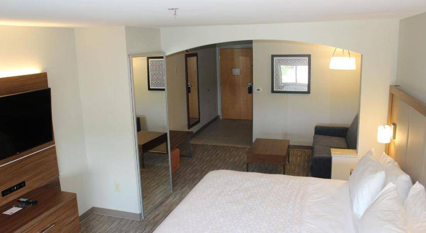 Photo of Bedroom in Forest City