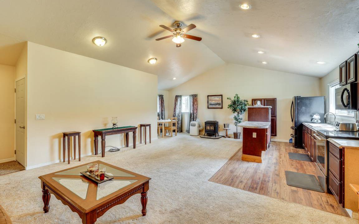 Photo of Livingroom in Stites