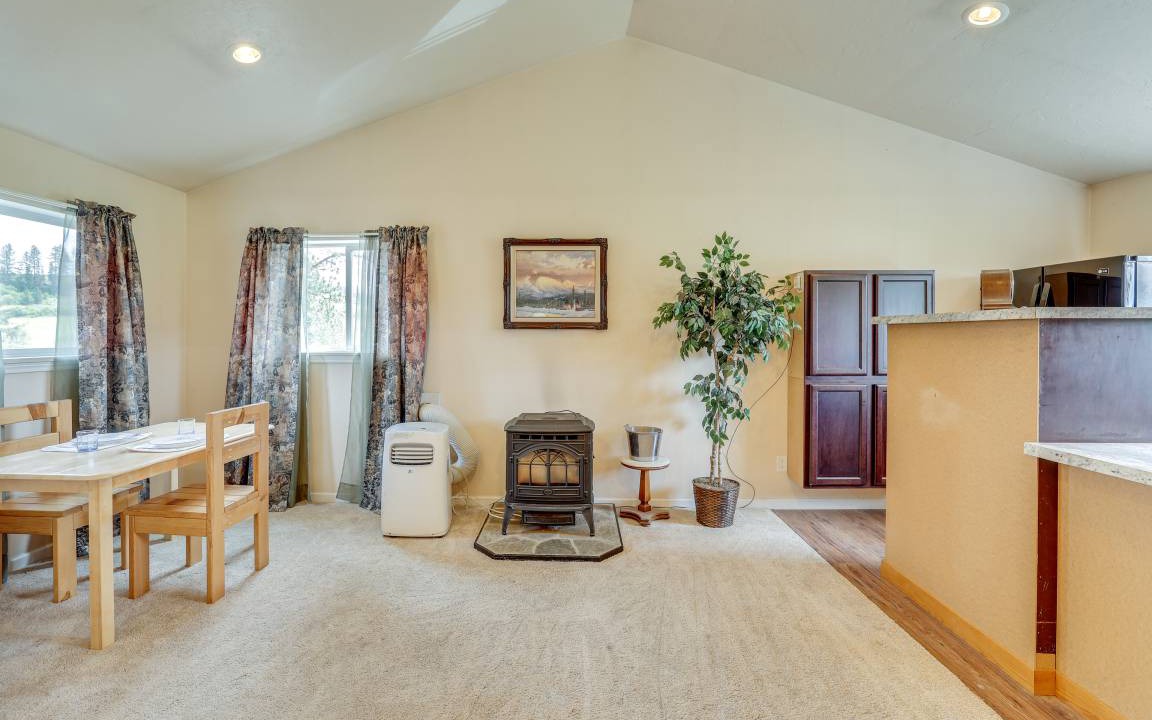 Photo of Livingroom in Stites