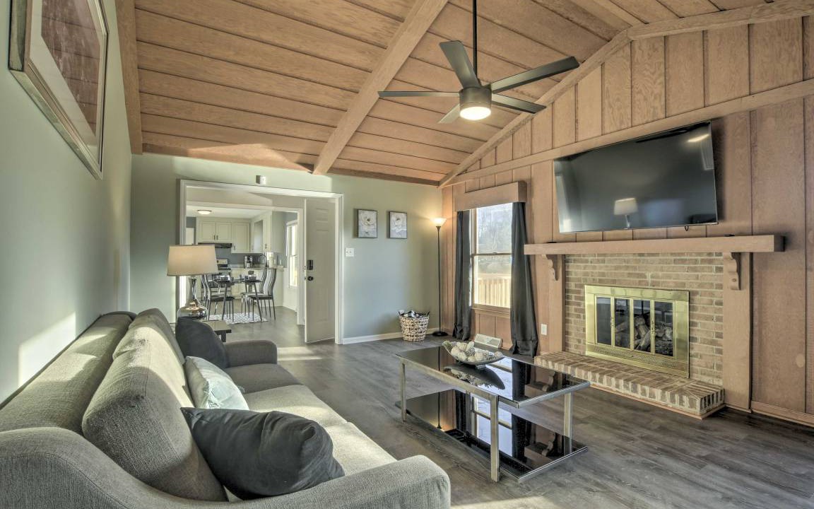 Photo of Livingroom in Greensboro