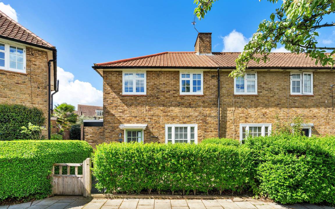 Photo of Buildings in Roehampton