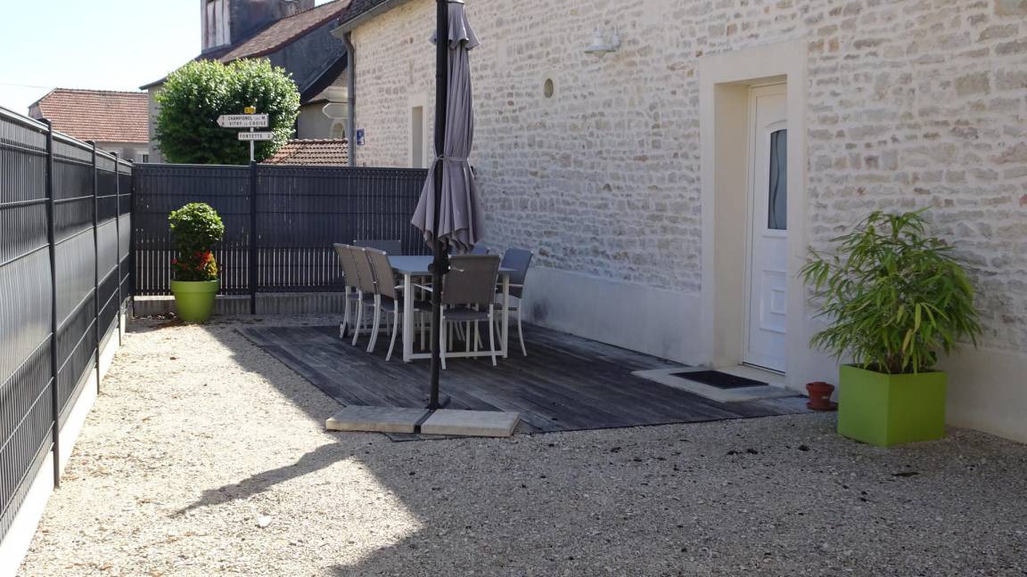 Photo of Patio Balcony in Saint-Usage