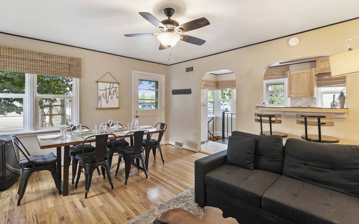 Photo of Livingroom in University District