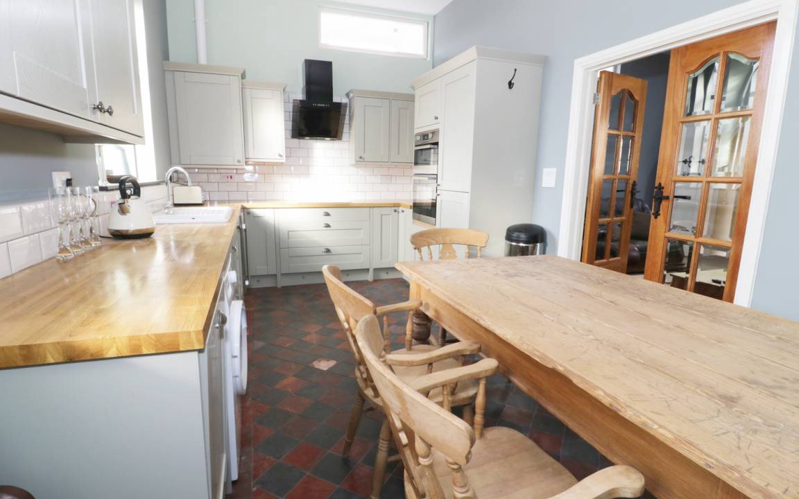 Photo of Kitchen in Crynant