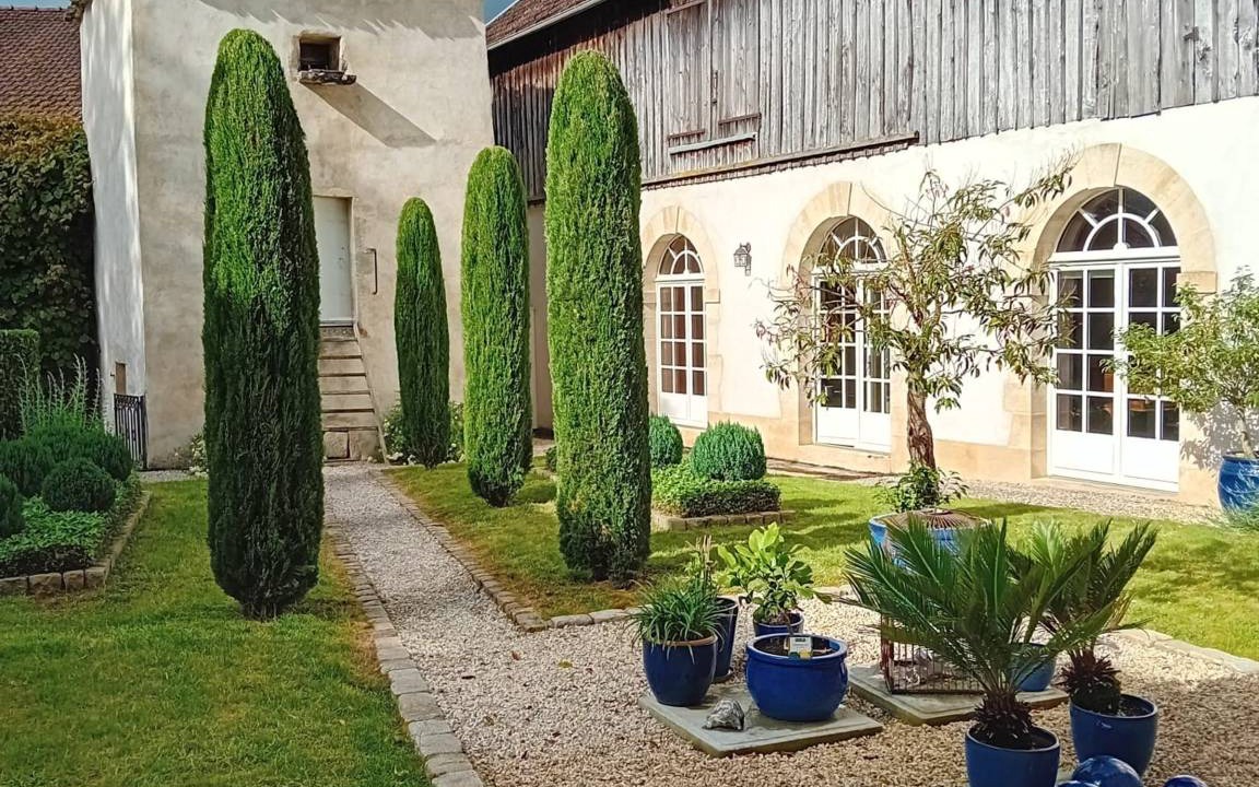 Photo of Others in Mesmont