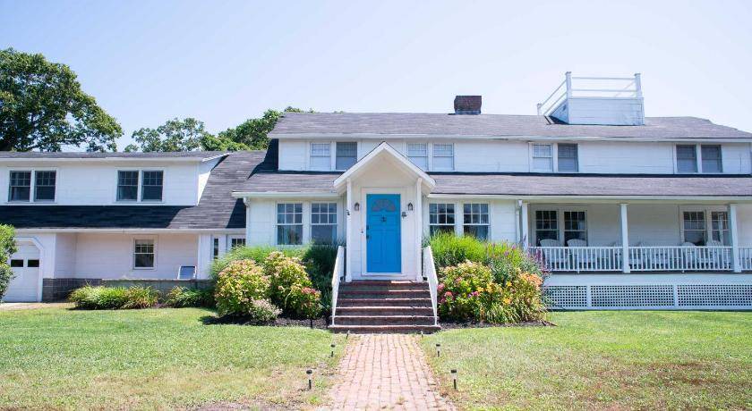 Photo of Others in Hampton Bays