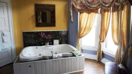 Photo of Bathroom in Niagara Falls