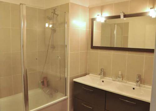 Photo of Bathroom in Voltaire - Saint Amour